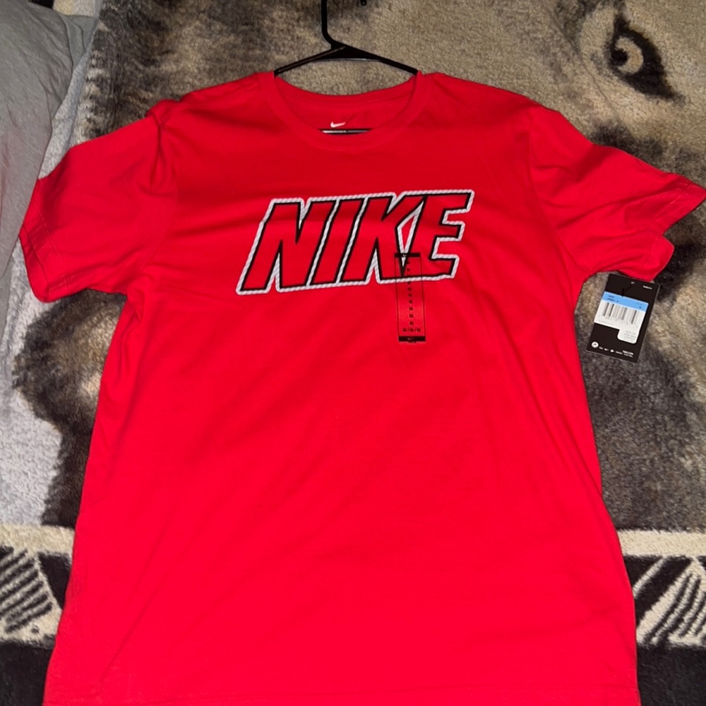 Men’s Nike t-shirt.